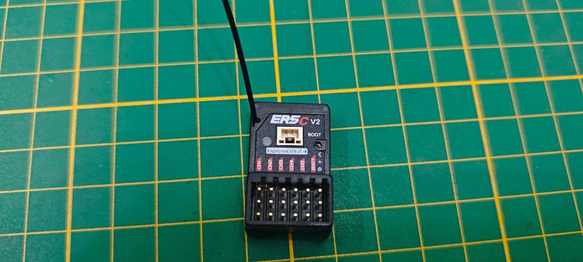 Odbiornik PWM ExpressLRS 2.4GHz ER5C V2 ze złączami serw (CH1-CH3) oraz pinami I2C IMU (CH4-CH5)